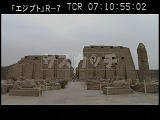 エジプト・遺跡・カルナック神殿・参道正面ロング