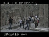 イタリア・遺跡・ナポリ・ポンペイ・通りを歩く観光客