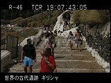 ギリシャ・遺跡・サントリーニ島・階段を登るロバと観光客