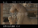 インド・遺跡・カジュラホ・カンダーリア・マハーデーヴァ寺院・ライオン像
