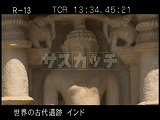 インド・遺跡・カジュラホ・パールシュヴァナータ寺院・聖者像