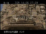 インド・遺跡・カジュラホ・カンダーリア・マハーデーヴァ寺院・拝殿のレリーフ