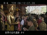 タイ・遺跡・アユタヤ・ワット・ヤイチャイモンコン・参詣・金箔を貼る