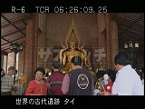 タイ・遺跡・アユタヤ・ワット・ヤイチャイモンコン・参詣する人