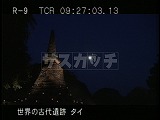 タイ・遺跡・スコータイ・遺跡公園・仏塔と月