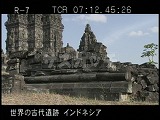 インドネシア・遺跡・ロロジョングラン・散乱する石材