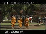 タイ・遺跡・アユタヤ・ワット・プラシーサンペット・僧の歩き